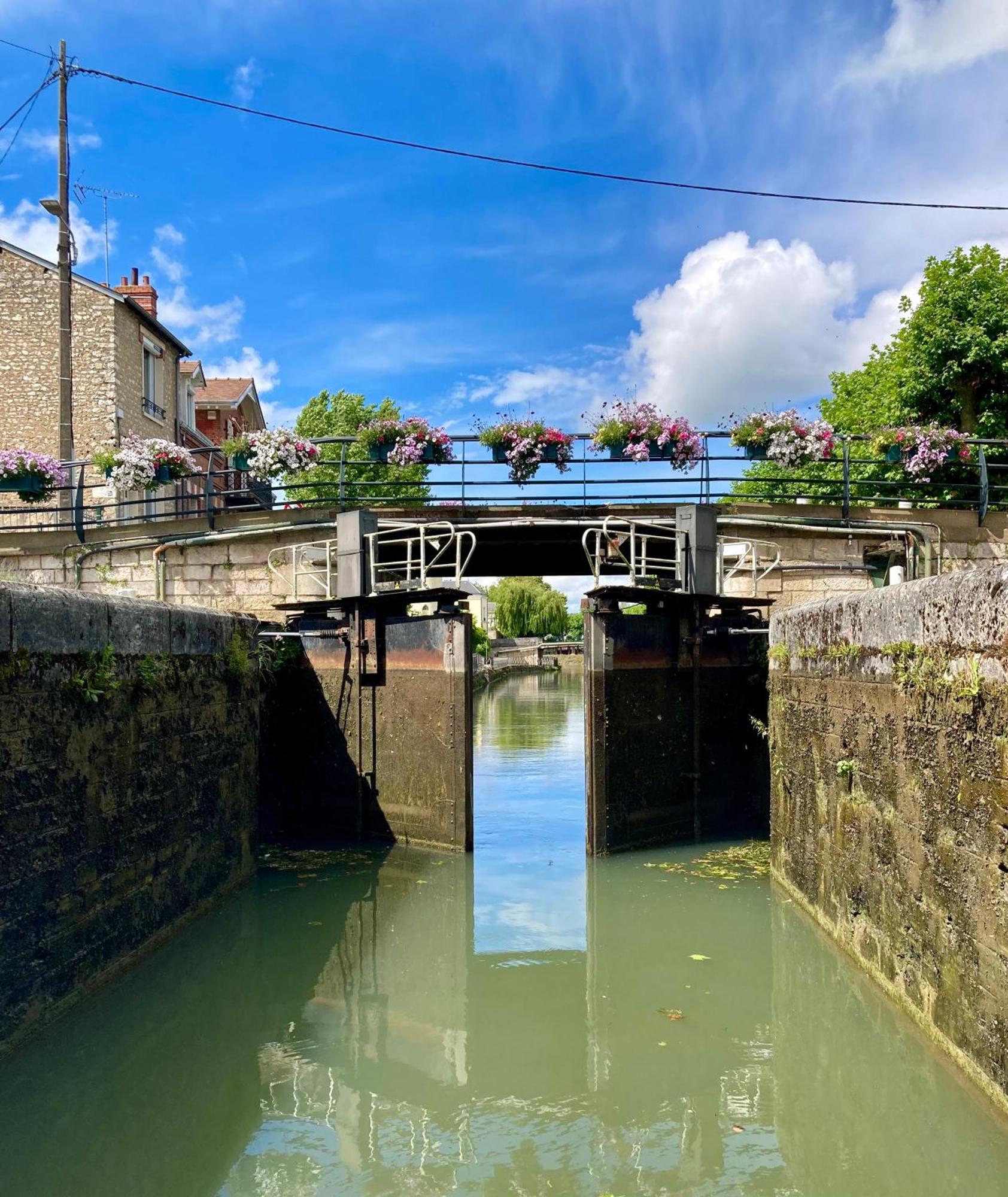 La Maison Virginie 1 A 2 Pers Charmant Hyper Centre- Cour- Parking- Linge- Fibre- Proximite Lac Canal Piscine 蒙塔日 外观 照片